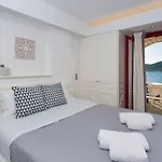 Ξενοδοχείο με διαμερίσματα Katerina Mare 4*